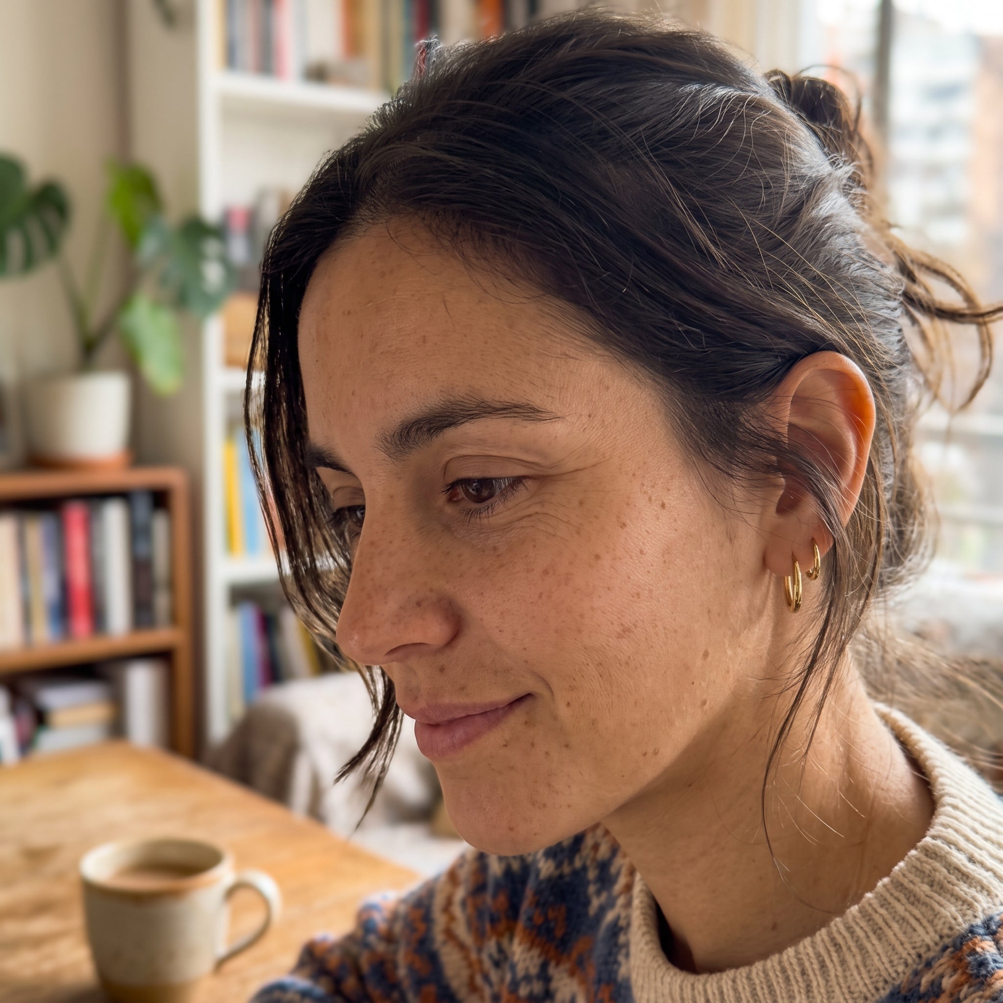 files/Woman_at_home_looking_away_202608241742.jpg